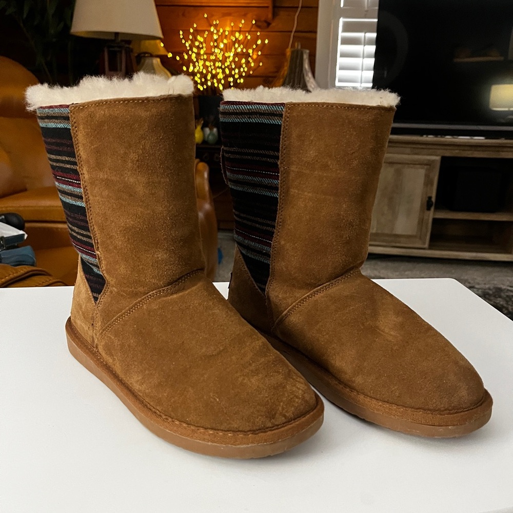 Minnetonka Brown and Black Striped Shearling-Lined Boots Size 8